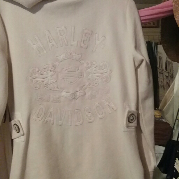 clothes - Picture 1 of 8